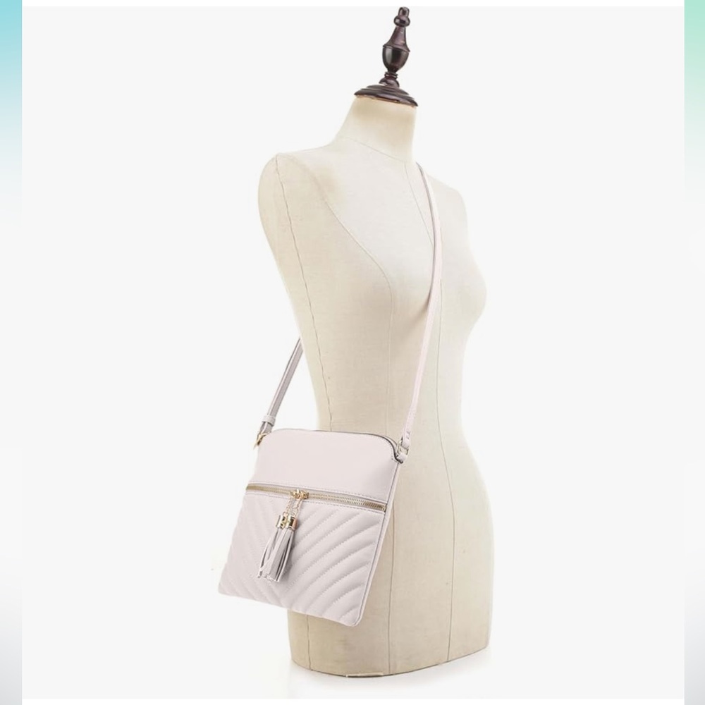 - 🆕 Elegant White Shoulder Bag - Picture 2 of 5